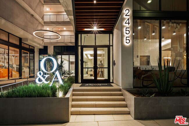 Foto del edificio - 2455 Overland Ave