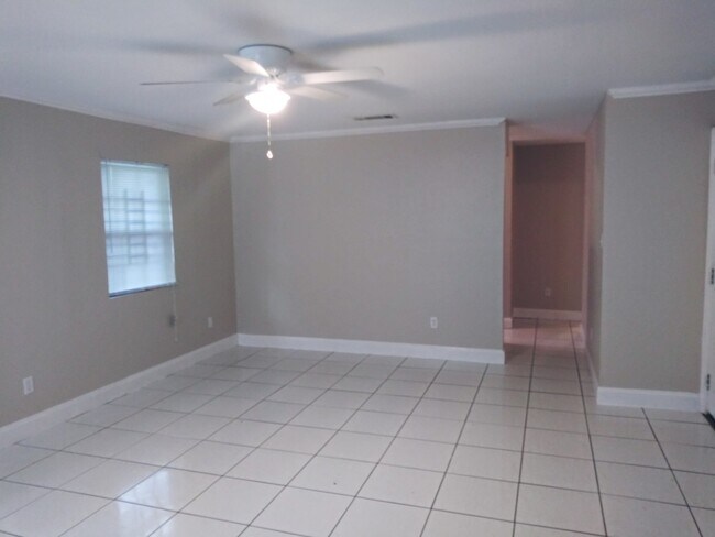 Foto del edificio - 7667 Avon Park Blvd