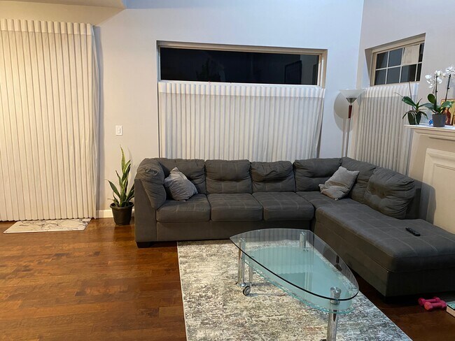 Foto del edificio - 1047 Hinswood Dr