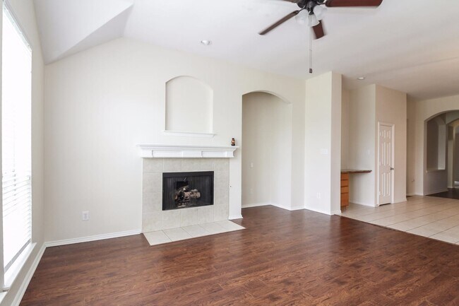 Building Photo - 2560 Daybreak Dr
