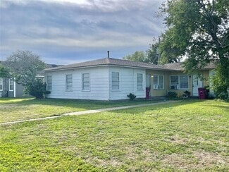 Building Photo - 1755 Lynn Ln