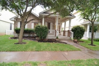 Building Photo - 316 Strawn