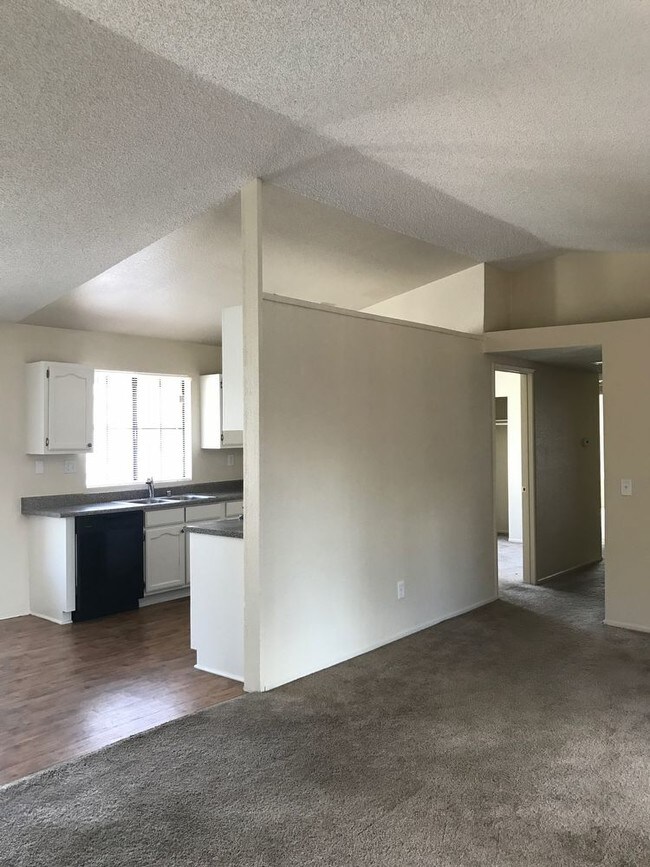 Building Photo - 9267 Spur Dr