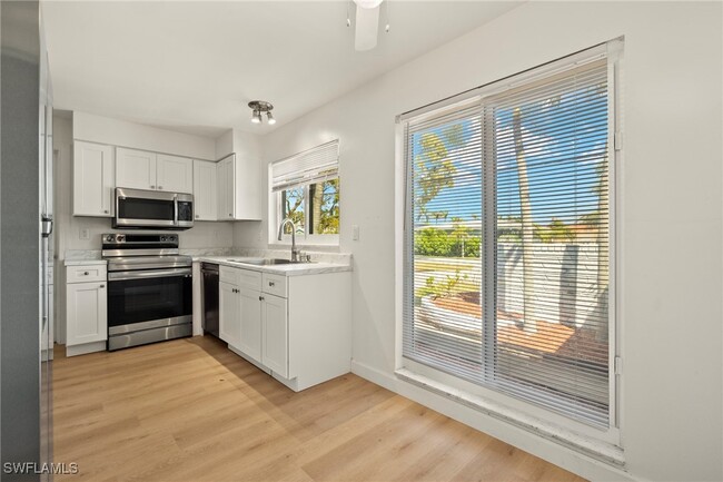 Foto del edificio - 5738 SW 1st Ct