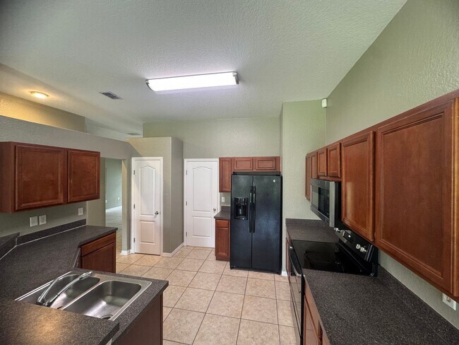 Foto del edificio - Central Lakeland 3bedroom 2 bath!