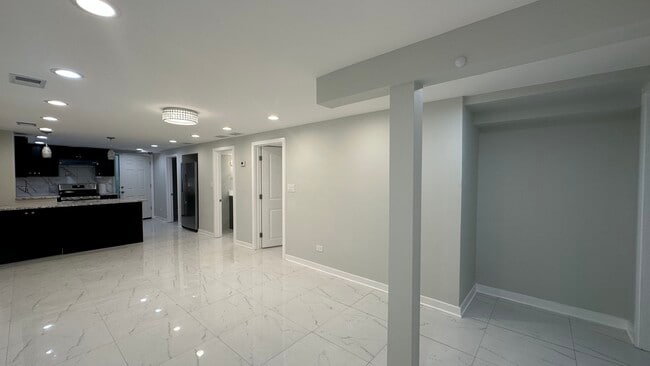 Building Photo - 5405 N Campbell Ave