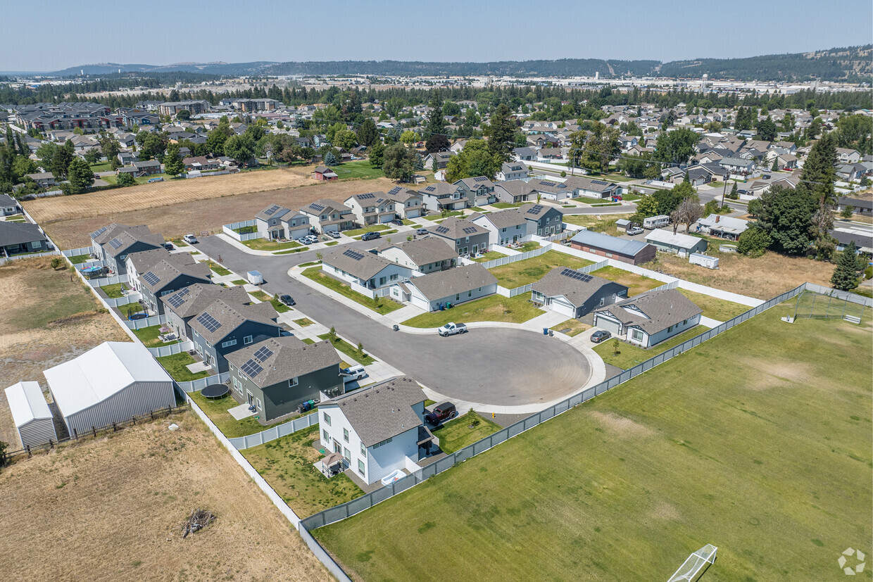 Primary Photo - The Village at Riverbend