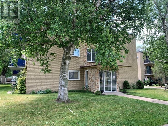 Building Photo - 1075 Brenchley St