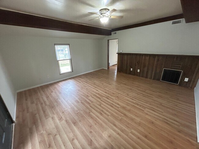 Foto del edificio - 107 W Prairie St