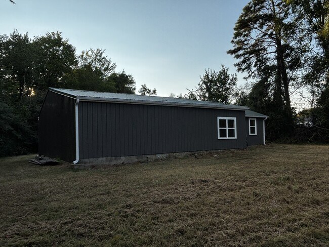 Foto del edificio - 235 County Rd