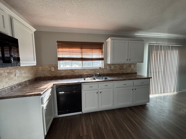 Building Photo - 10094 Chariden Dr