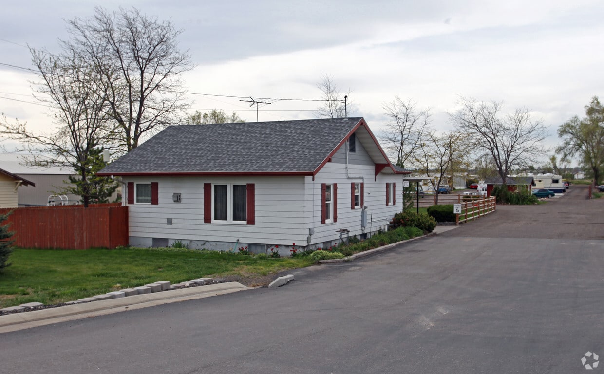 Primary Photo - Curry Trailer Park