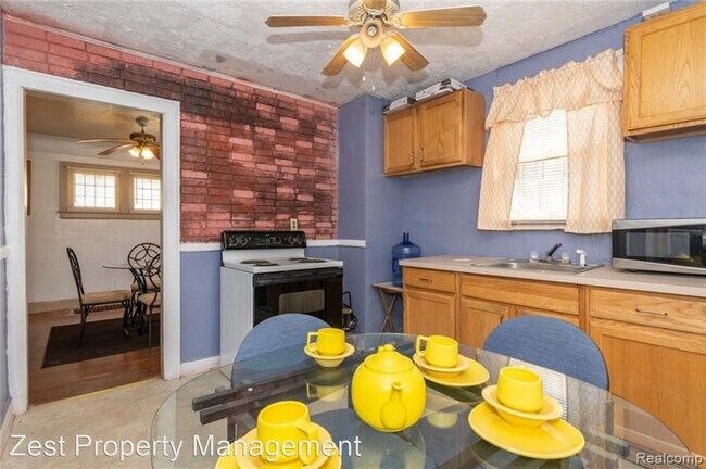 Building Photo - 3 br, 1 bath House - 8096 Coyle Street