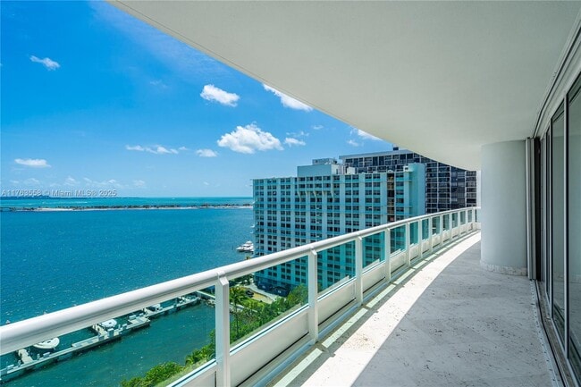 Foto del edificio - 1643 Brickell Ave