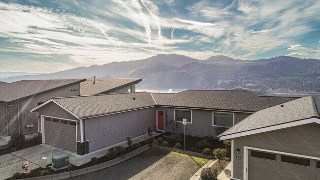 Building Photo - Application Pending - Townhouse for Rent -...