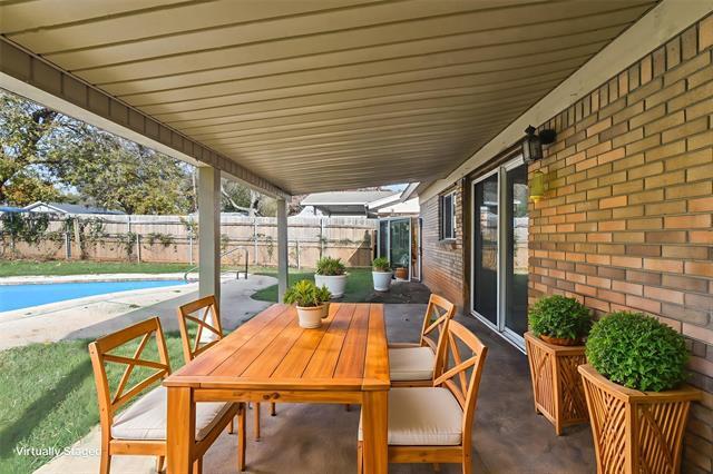 Building Photo - 413 Simmons Dr