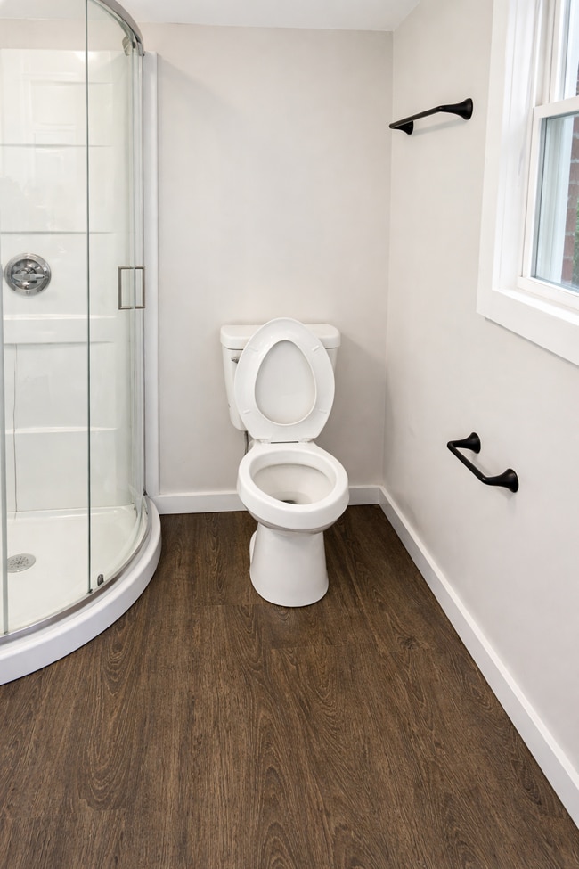 Building Photo - 671 E Court St