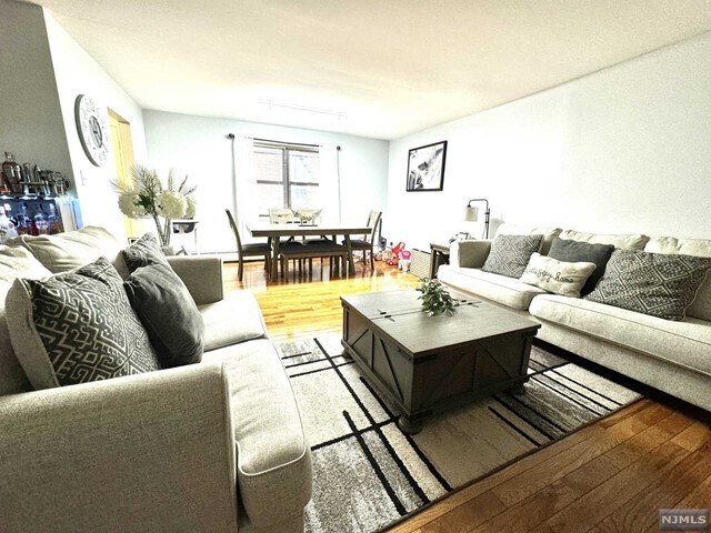 Foto del edificio - 20 E Harriet Ave