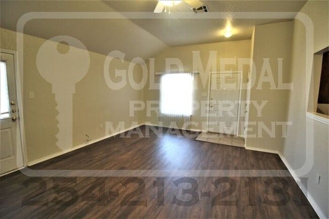 Building Photo - 2600 Lucille Dr