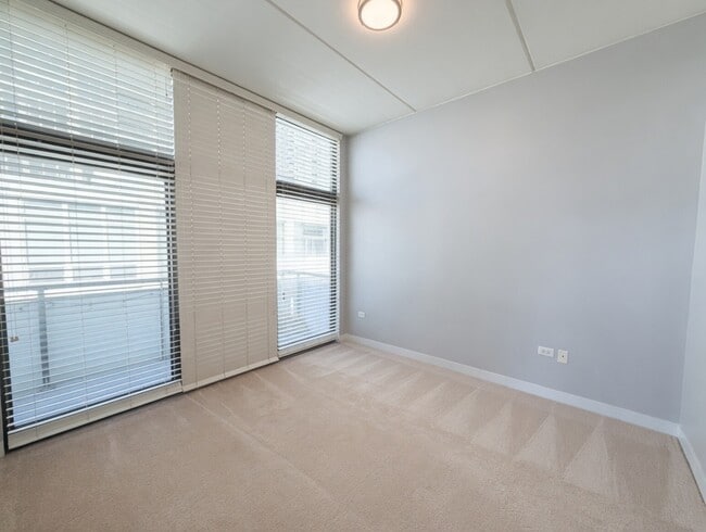 Building Photo - 650 W Wayman St