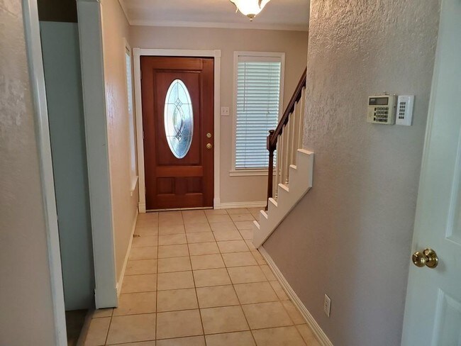 Building Photo - 402 Enchanted River Dr
