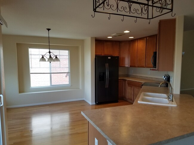 Building Photo - Tollgate Crossing 2 Story with 6 Bedrooms ...