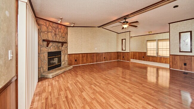 Foto del edificio - For Rent: Large 3BR, 2BA