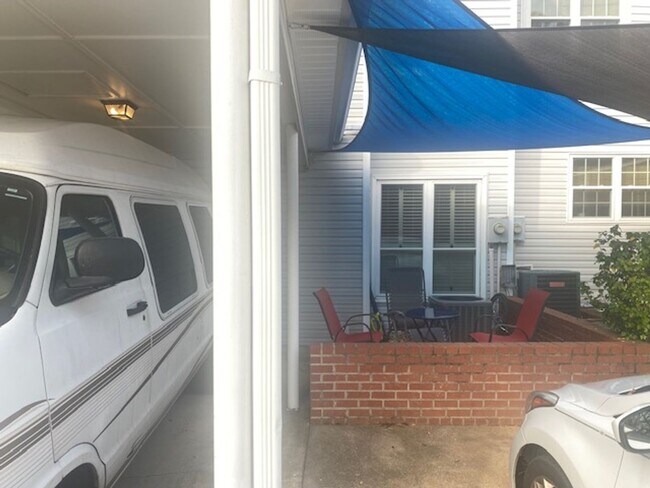 Building Photo - Two bedroom one and a half bath house for ...