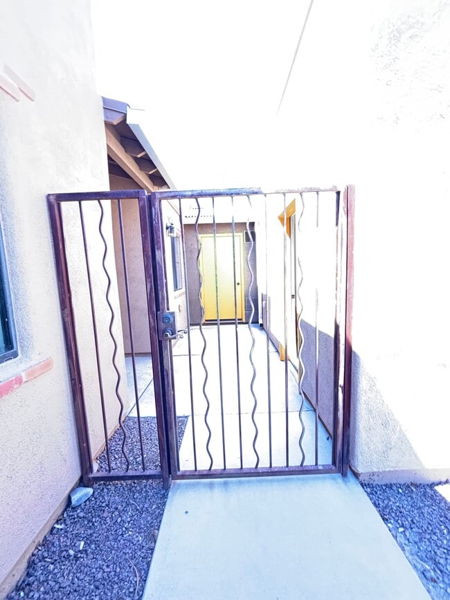 Foto del edificio - 4154 N Fortune Loop