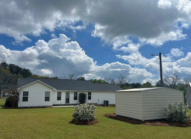 Foto del edificio - 166 Meadow Ln