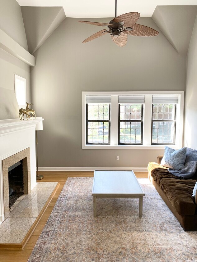 404 S Hanley Rd Unit 2, Clayton, MO 63105 Condo for Rent in Clayton