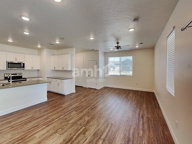 Building Photo - 1294 Village Green Trail