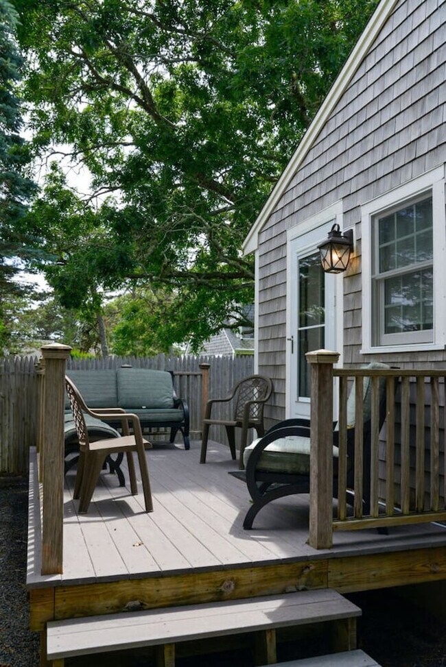 Building Photo - Cozy Coastal Retreat West Dennis