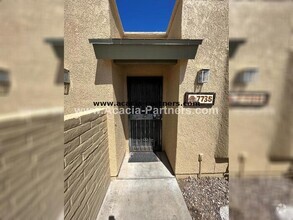 Building Photo - 7735 E Hawthorne St