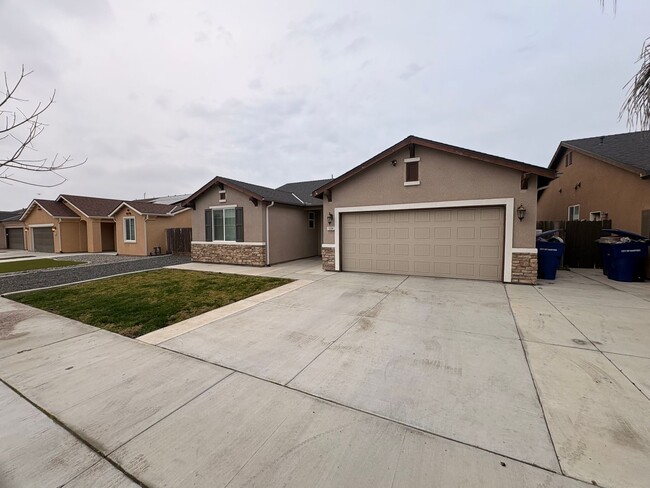 Building Photo - Lovely 3 bedroom home for rent in Hanford CA