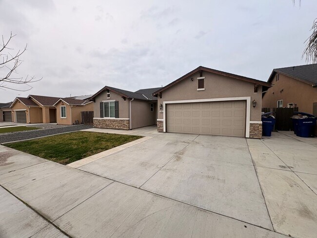 Foto del edificio - Lovely 3 bedroom home for rent in Hanford CA