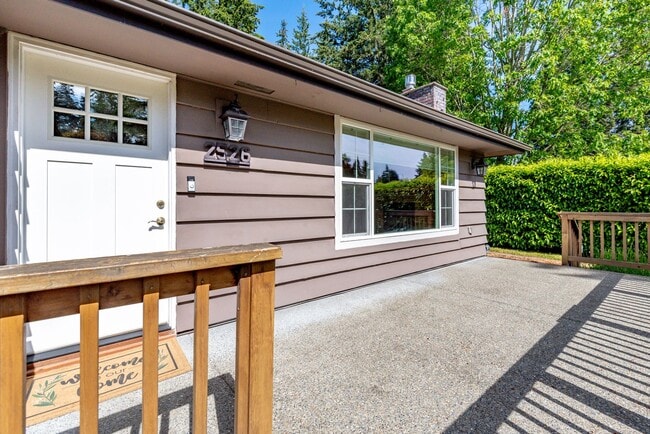 Building Photo - Lovely 3 bedroom, 2.5 bath home