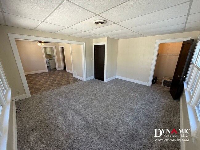 Foto del edificio - 713-715 W 16th St