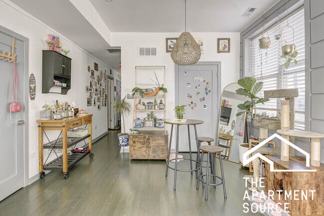 Foto del edificio - 2834 W Diversey Ave