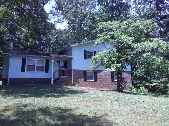 Building Photo - 4BR/2BA Split Level in Stone Mountain