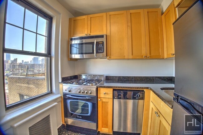 Building Photo - AMAZING STUDIO APARTMENT!! AMAZING DEAL! W...