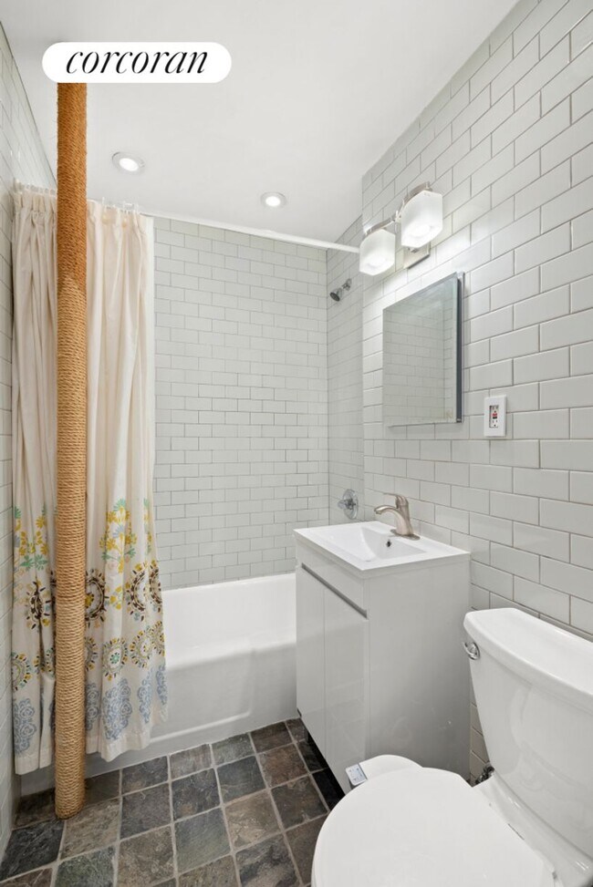Foto del edificio - 283 E 4th St