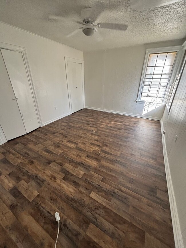 Building Photo - Like new 2 Bedroom home