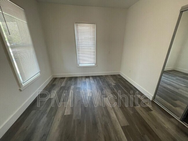 Foto del edificio - 206 N Ash St