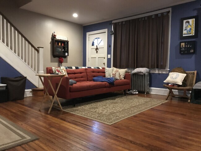 Building Photo - Stunning 3-Bedroom Townhome with One-Car G...