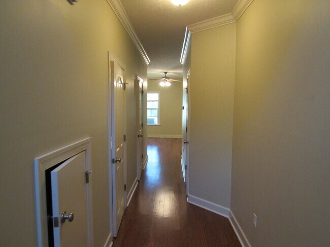Building Photo - 3400DBarack