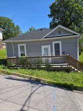 Building Photo - 614 Hart St