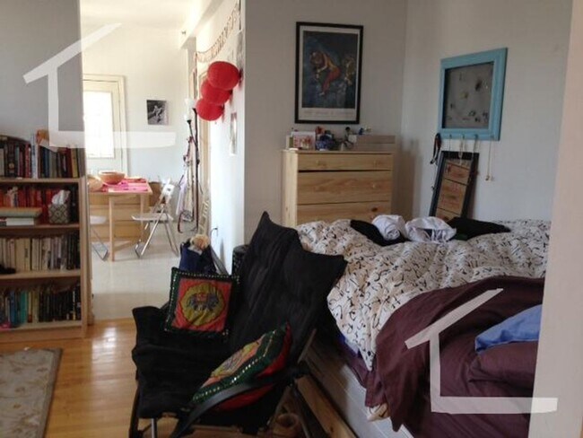 Foto del edificio - Brighton Studio on Chestnut Hill Ave for S...