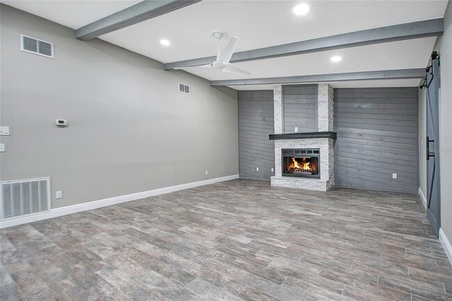 Building Photo - 1420 Forest Hills Dr