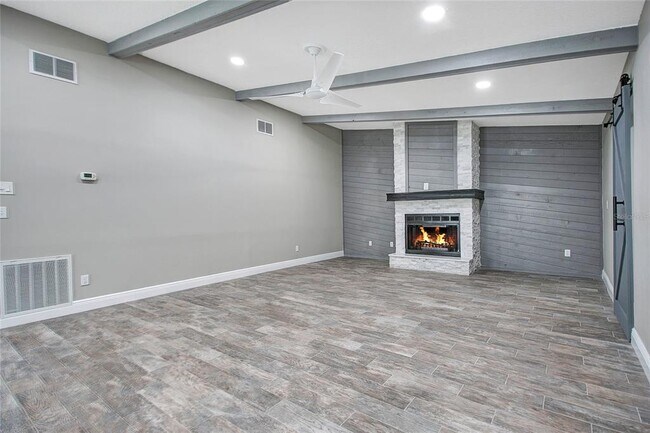Foto del edificio - 1420 Forest Hills Dr